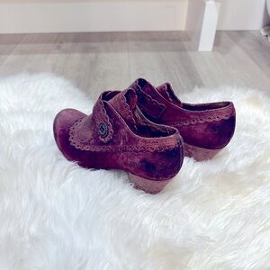 Leather chunky low heels.